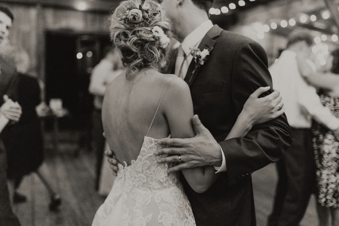 Viki & Márk romantikus kerti esküvője 10