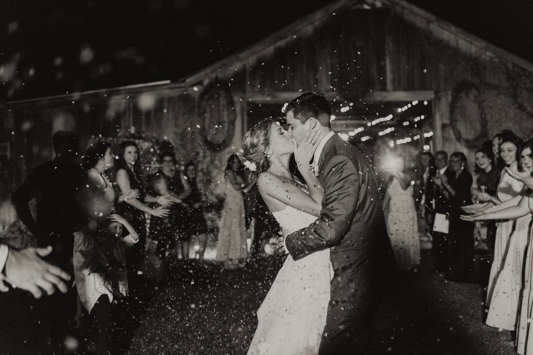 Viki & Márk romantikus kerti esküvője 9